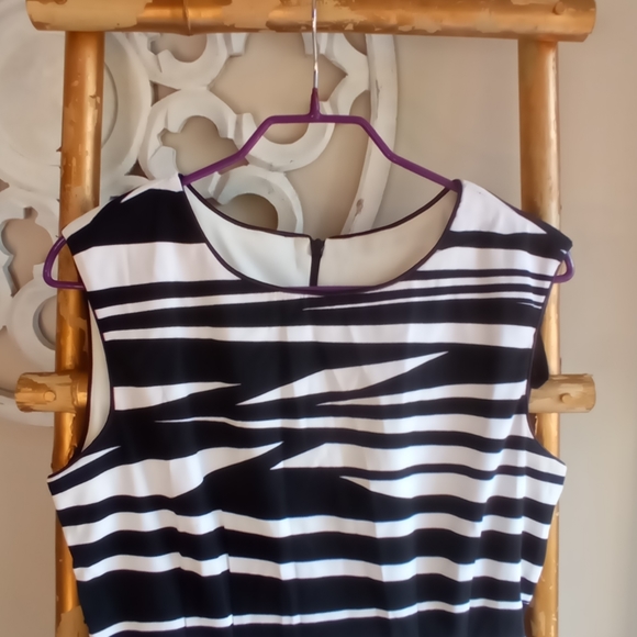 Bisou Bisou Paris Black and White Dress - Picture 4 of 17